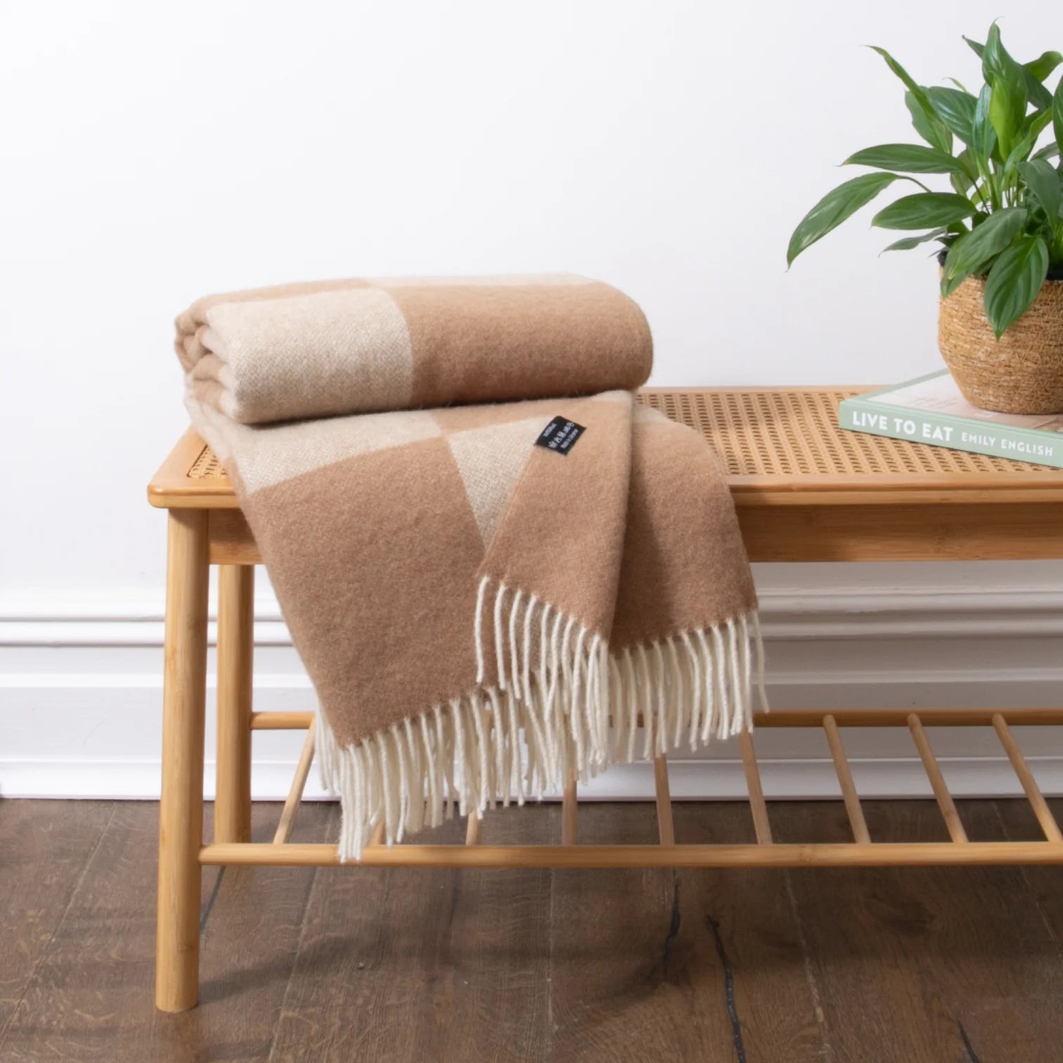 Coperta in lana fine a scacchi beige