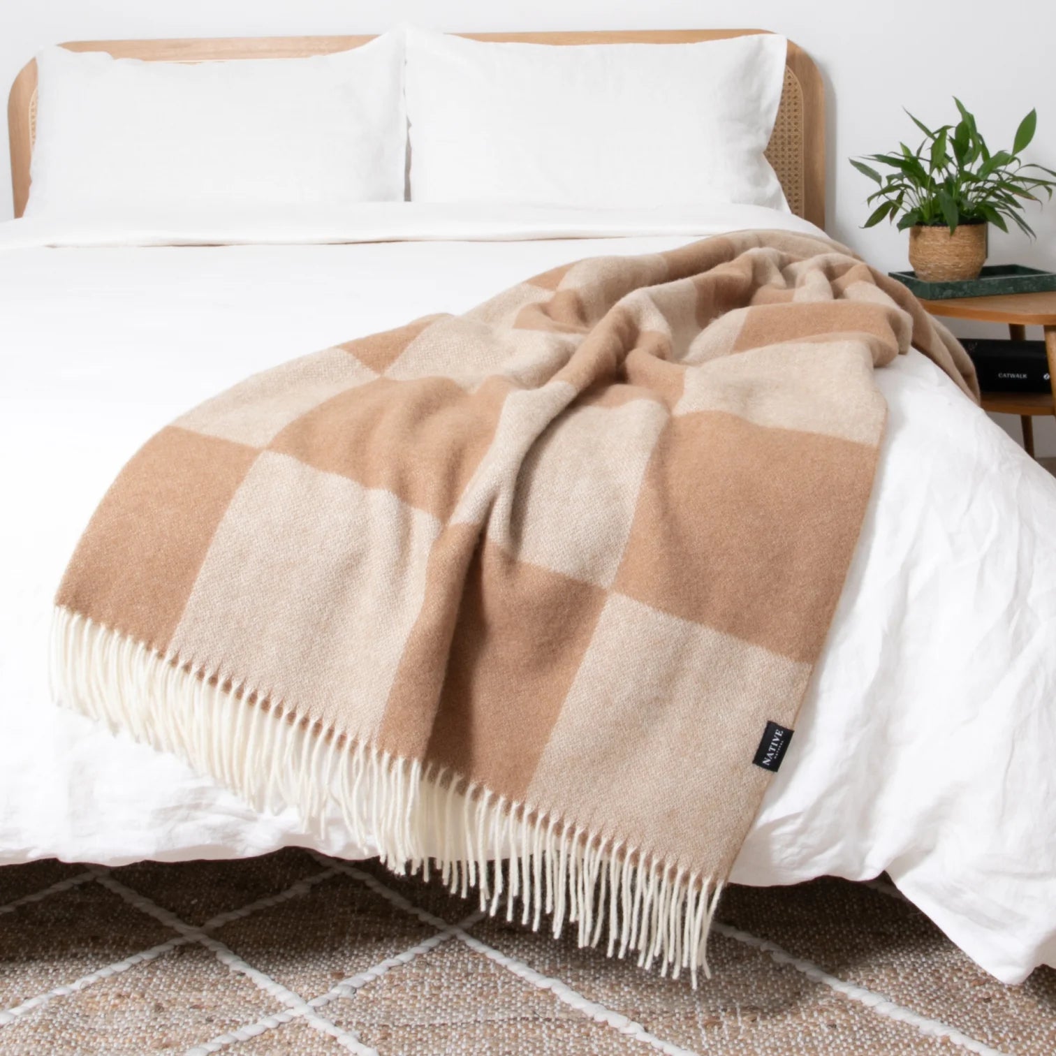 Coperta in lana fine a scacchi beige