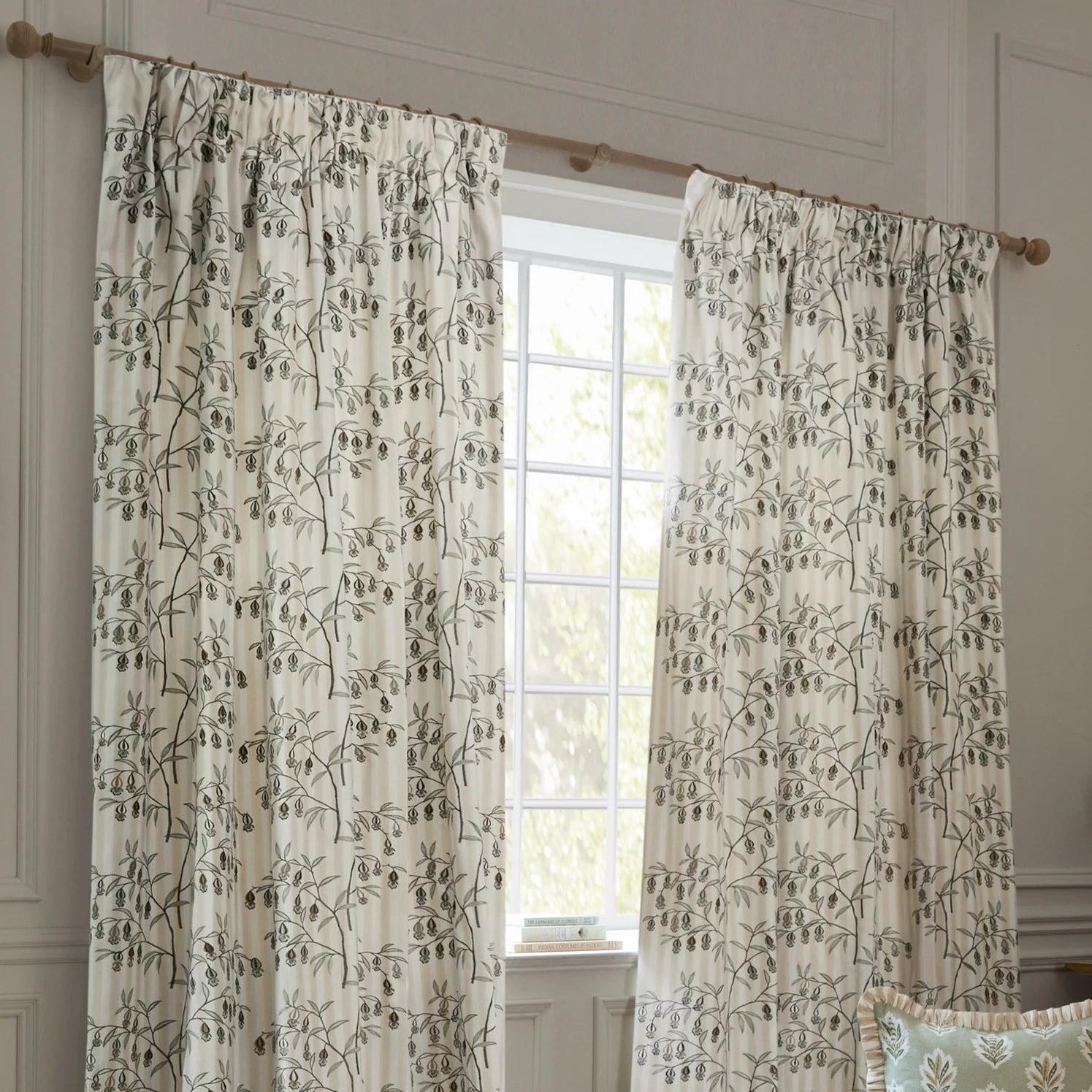 Tende a pieghe a matita in jacquard Brook Woodland - Lino