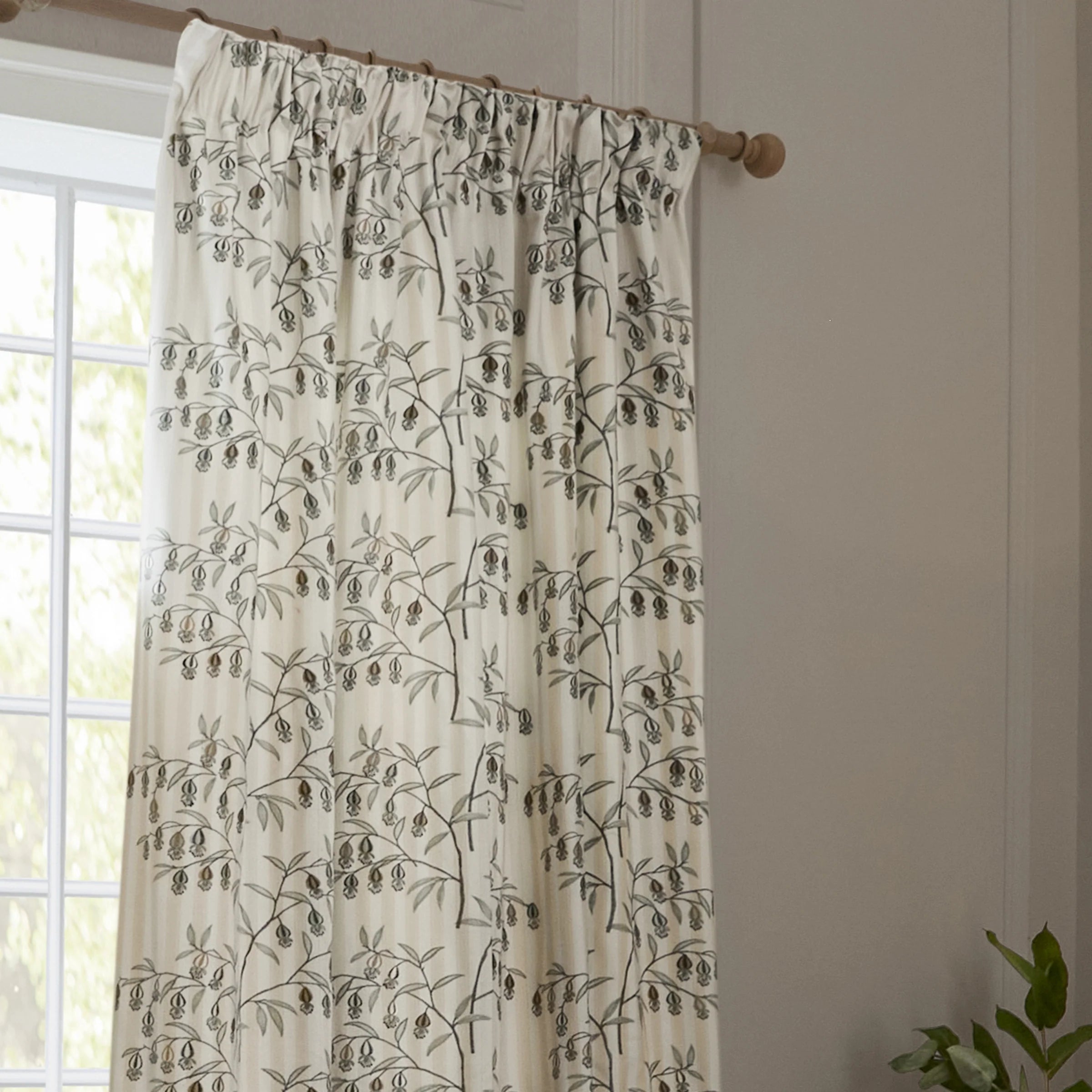 Tende a pieghe a matita in jacquard Brook Woodland - Lino