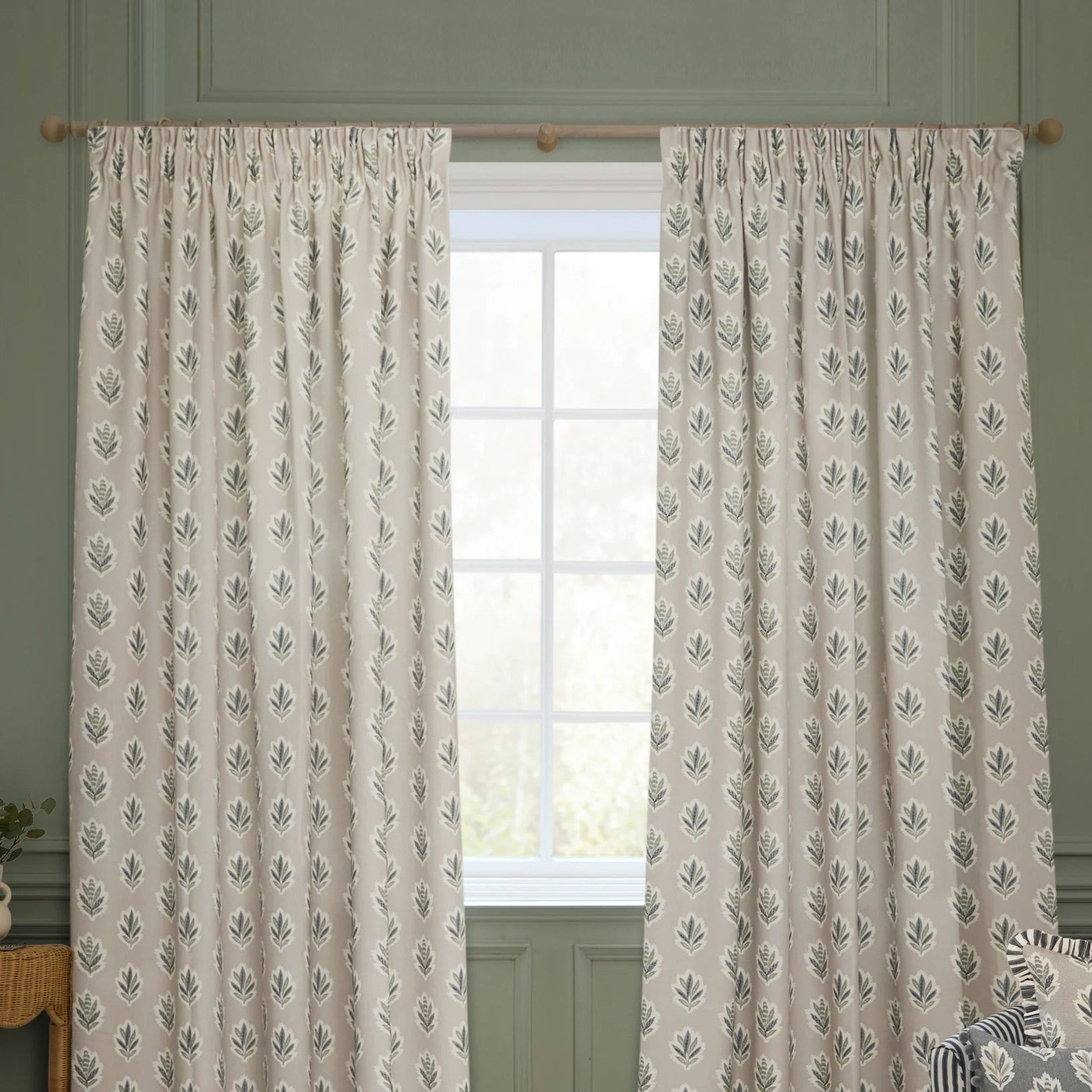 Tende a pieghe a matita in jacquard Brook Woodland - Lino