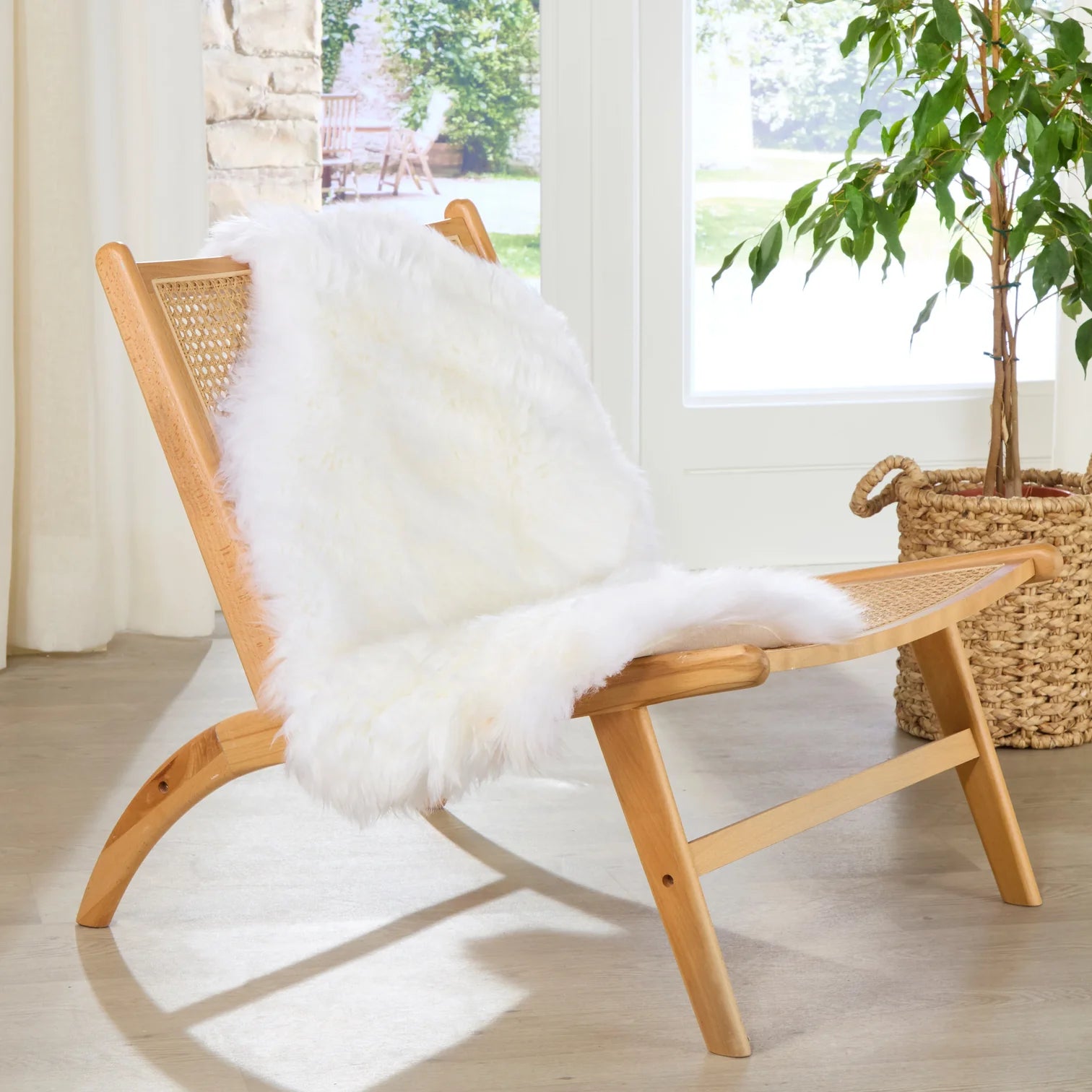 White Luxury New Zealand Sheepskin Rug